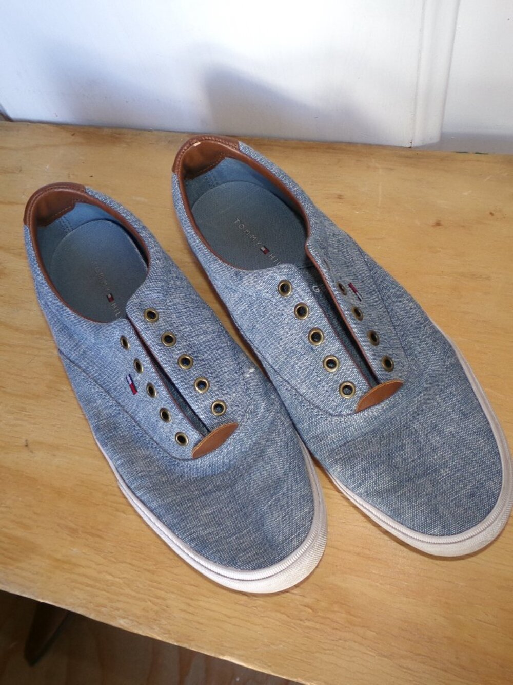 Tommy Hilfiger Casual Sneakers Sz 8.5
